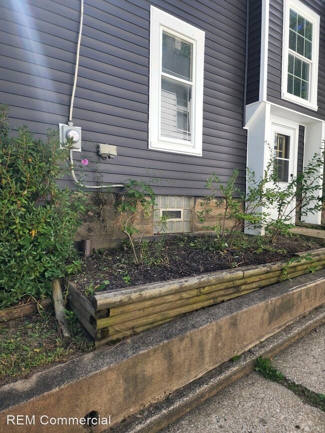 Building Photo - 4 br, 2 bath House - 94 Rhodes Ave