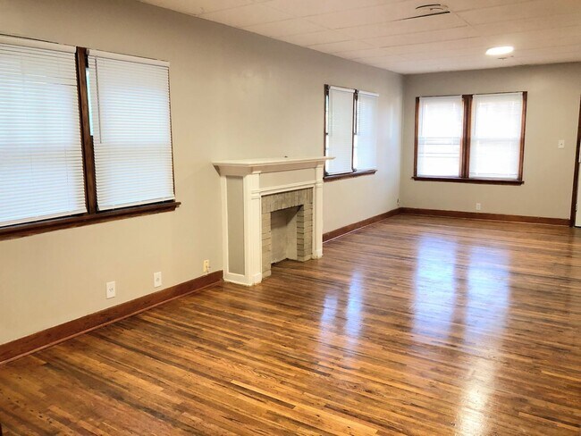 Building Photo - 2 bed, 1 bath in good neighborhood