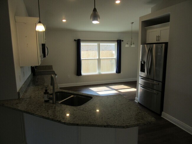 Building Photo - 3828 Redbud Wy