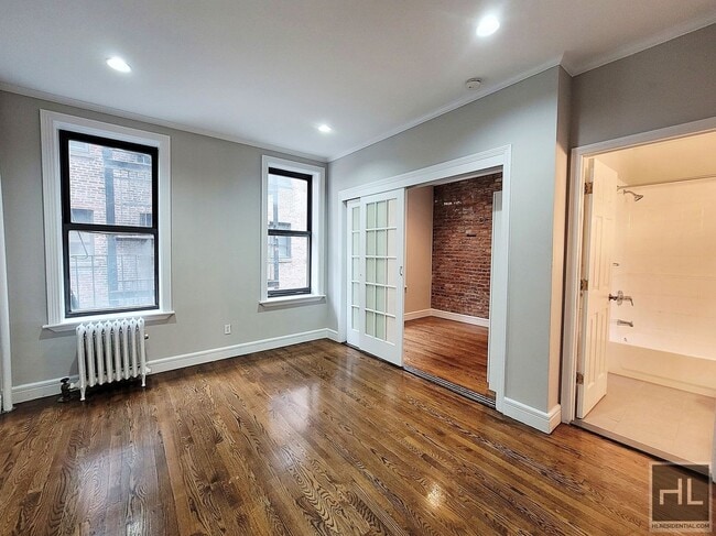 Building Photo - Renovated Gramercy Residence with Open Kit...