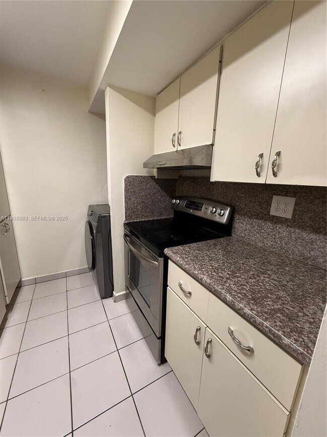 Foto del edificio - 5033 NW 7th St