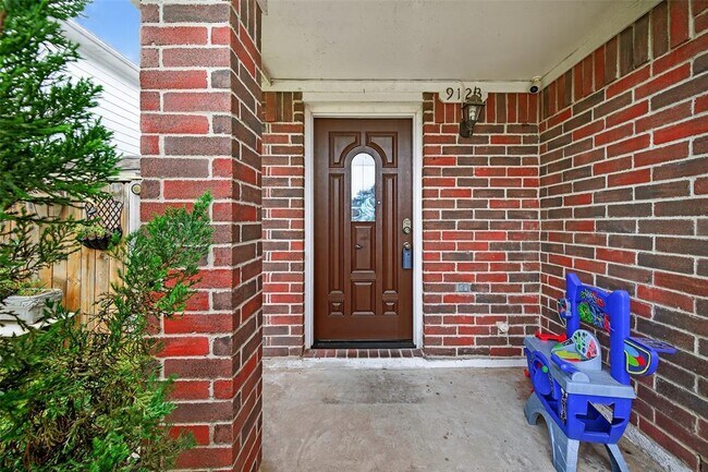 Foto del edificio - 9123 Belle Glen Dr