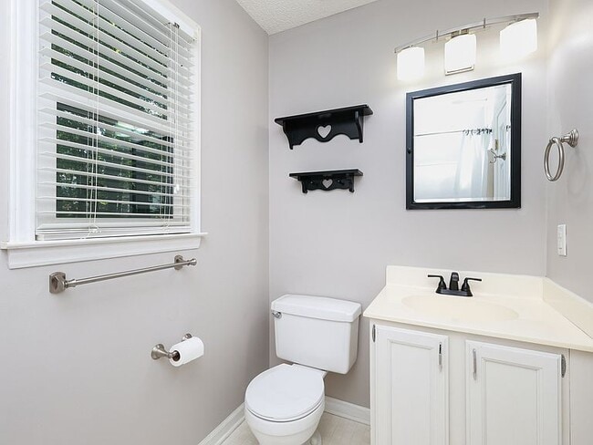 Building Photo - 103 Oscar Ln