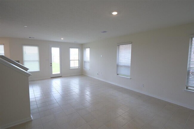 Building Photo - 25303 Benroe St