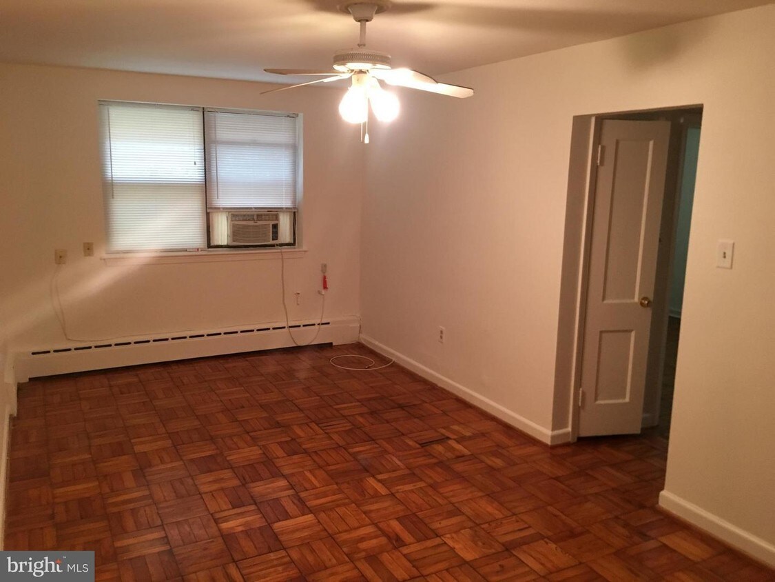 Foto principal - 8711 Plymouth St