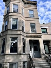 Building Photo - 1028 W Oakdale Ave