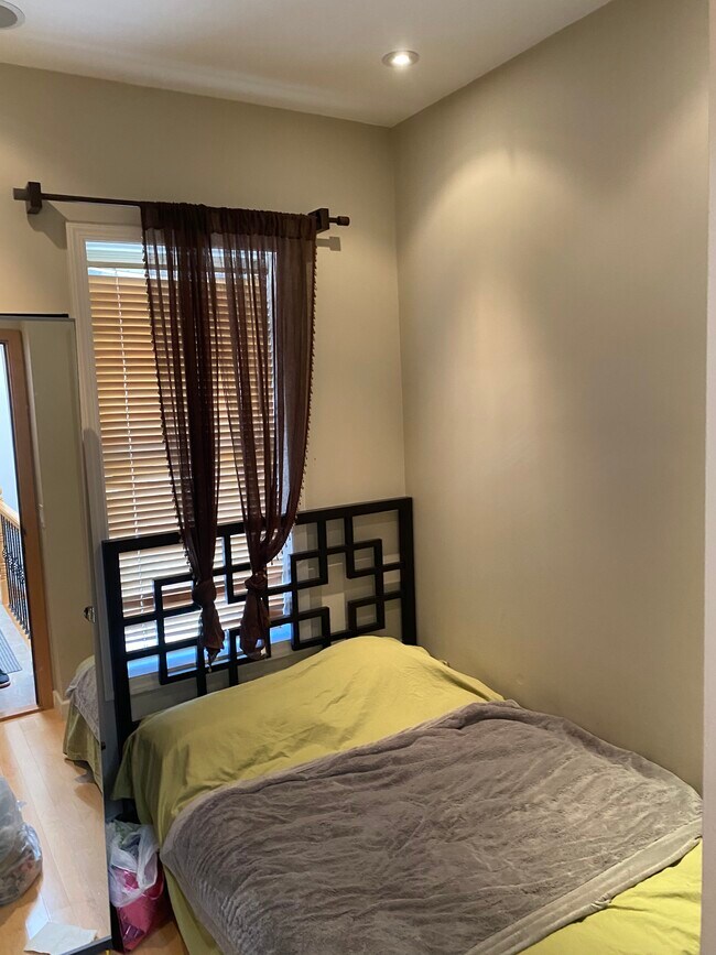 Room #1 - 7433 64th Ln