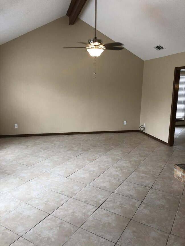 Building Photo - 3637 Vista Ridge Dr