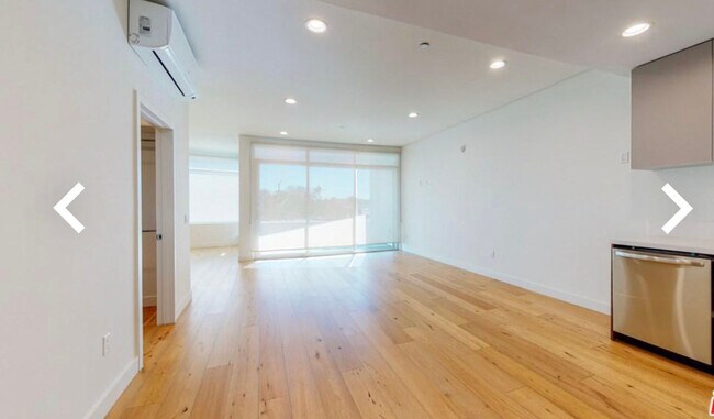 Building Photo - 938 S Orange Grove Ave