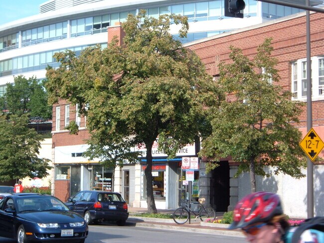 Building Photo - 1607 Maple Ave