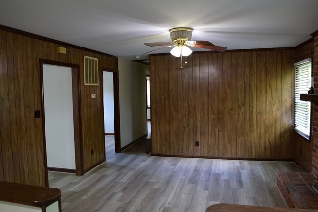 Building Photo - Midlothian - Brick Ranch with 2 full baths!