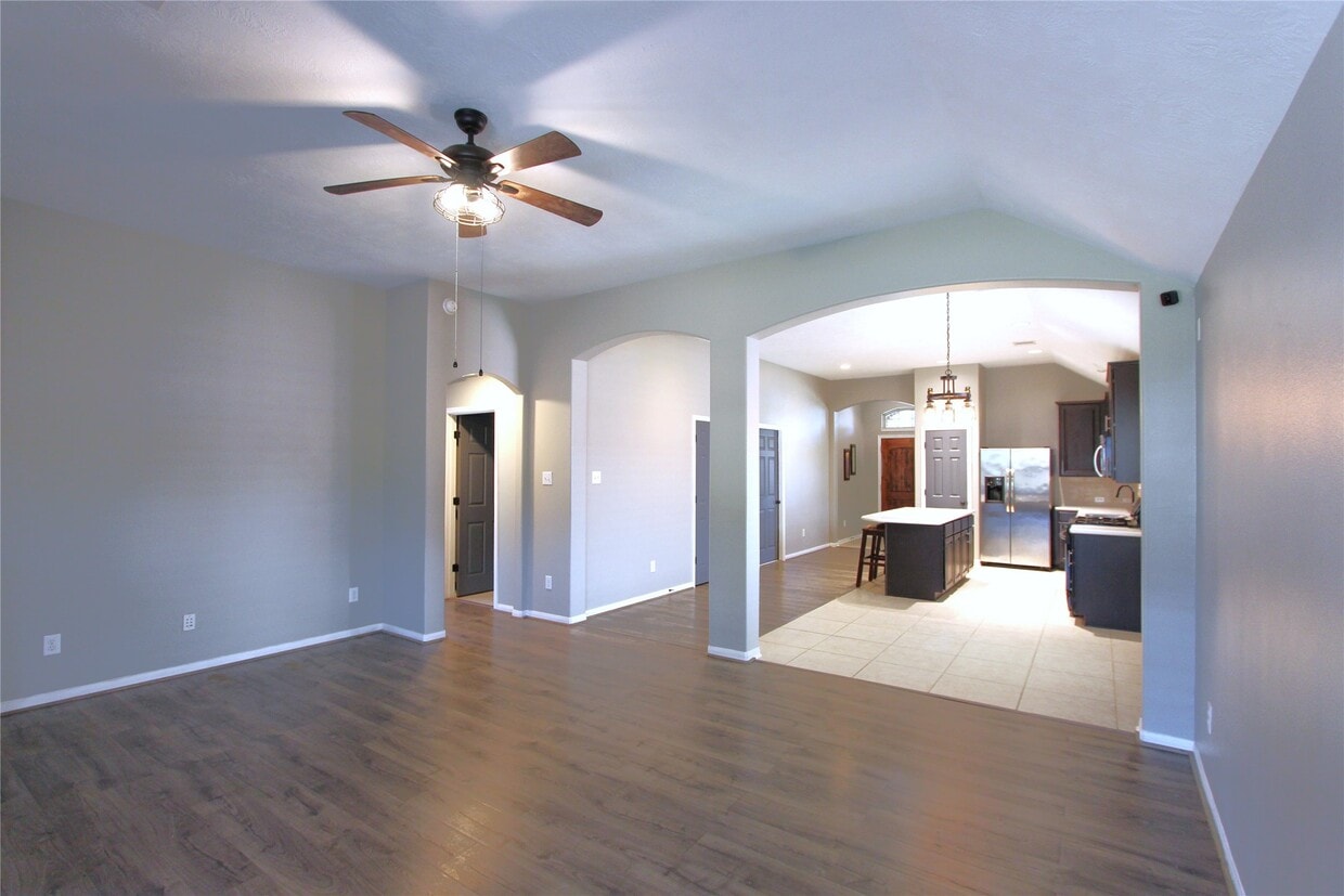 Building Photo - 5931 Wildbriar Ln