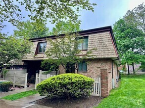 Building Photo - 4 Heritage Dr