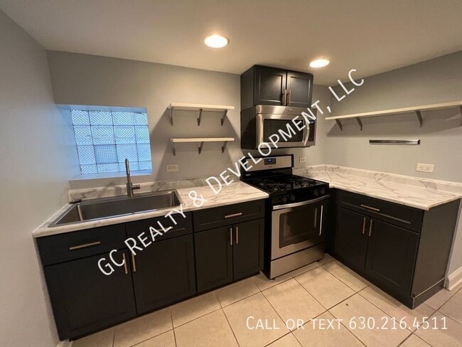 Foto del edificio - 2717 N Hamlin Ave