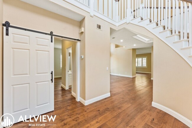 Building Photo - 4 Bed, 3.5 Bath Home Available Now in the ...