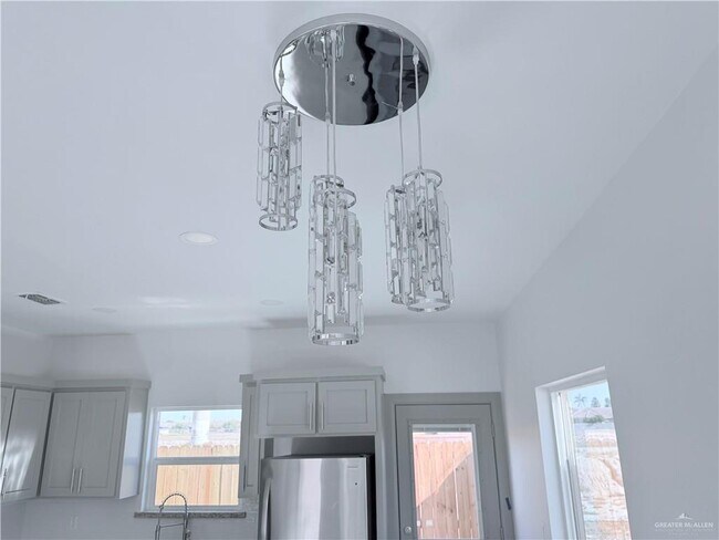 Foto del edificio - 12 West Dr