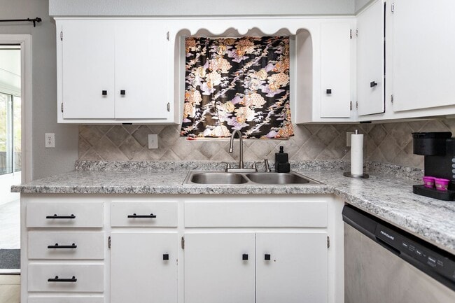 Foto del edificio - Peaceful Bi-Level Home in a Quiet Cul-de-Sac