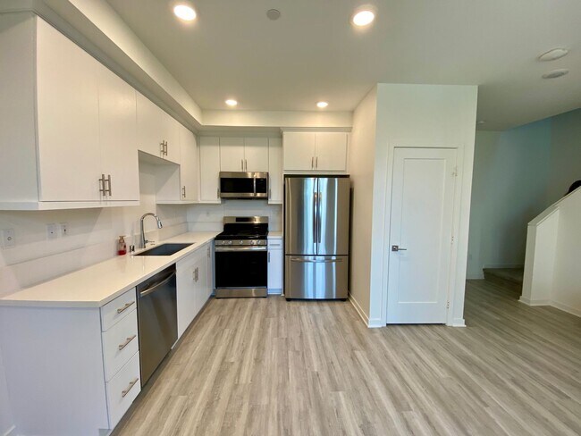 Foto del edificio - Like New! 1 Bed, 1.5 Bath Townhouse in Covina