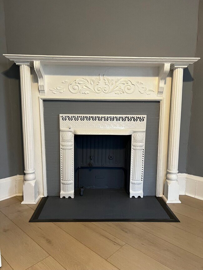 Building Photo - 104 Devon St