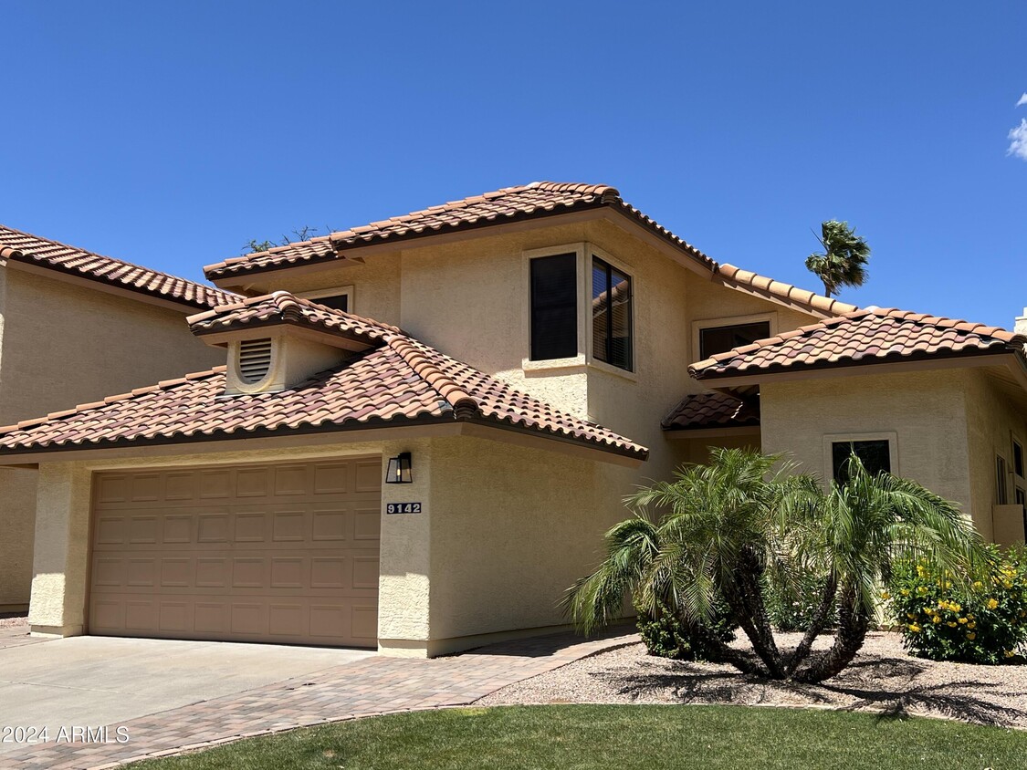 Foto principal - 9142 E Laurel Ln