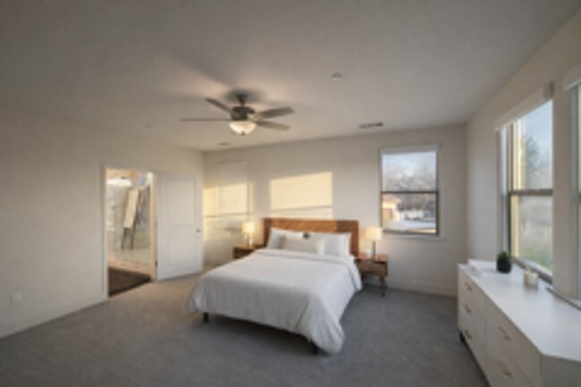 Building Photo - Beautiful home for rent in gated community in Visalia!