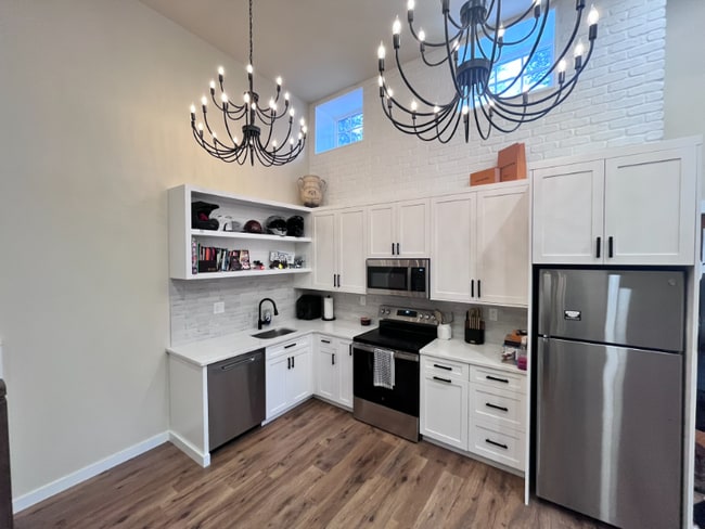 Building Photo - 2614 Boston Post Rd