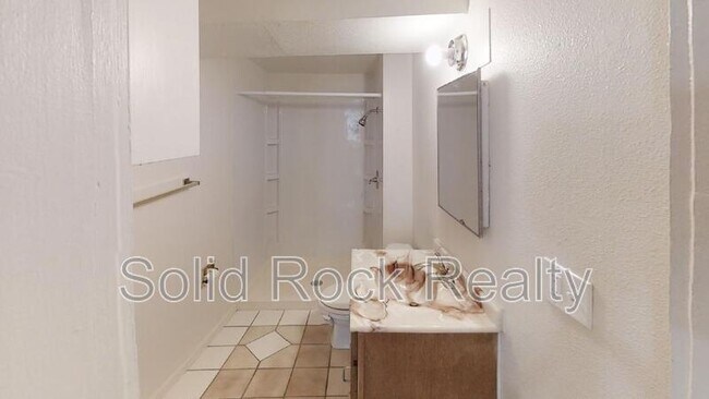Foto del edificio - 2419-1 East Monument Street