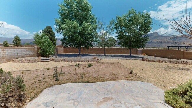 Foto del edificio - Spacious 4-Bed/3-Bath in Alamogordo, NM
