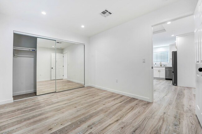 Building Photo - 4 Bedroom West Lancaster