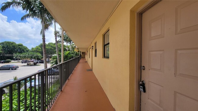 Foto del edificio - 11477 NW 39th Ct