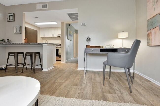 Building Photo - The Oasis Apartments