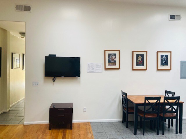 Foto del edificio - 1354 W 24th St