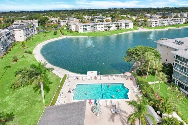 Foto del edificio - 2668 Garden Dr N