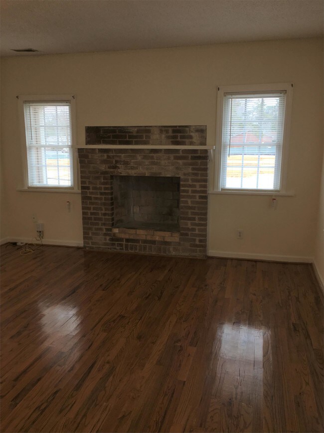 Building Photo - 1207 Lomax Ave
