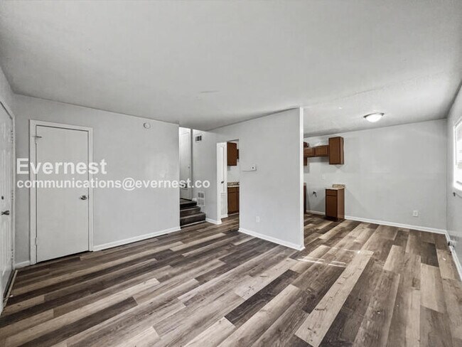 Building Photo - 4620 Sunnybrook St