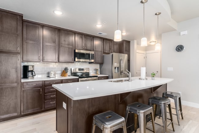 Building Photo - 4612 Hahns Peak Dr