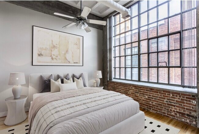 Master Bedroom - 611 N Park Ave