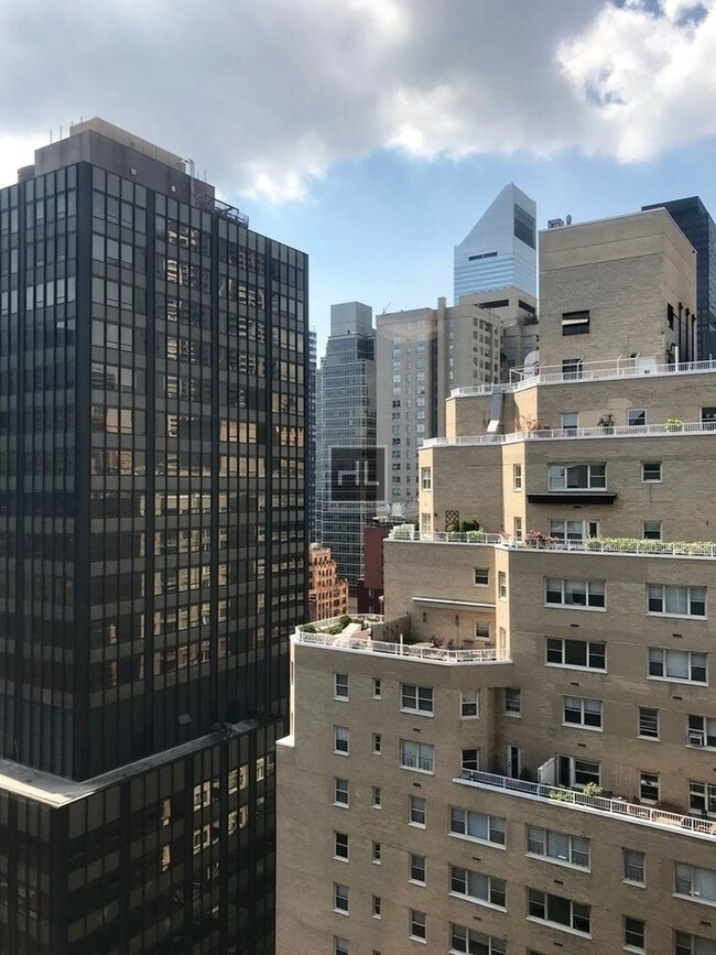 Building Photo - Large Studio - East 57th Street