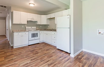 Building Photo - 5 Tudor Ct