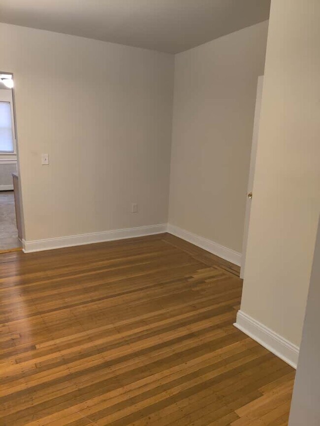 Foto del edificio - 6133 Elmwood Ave