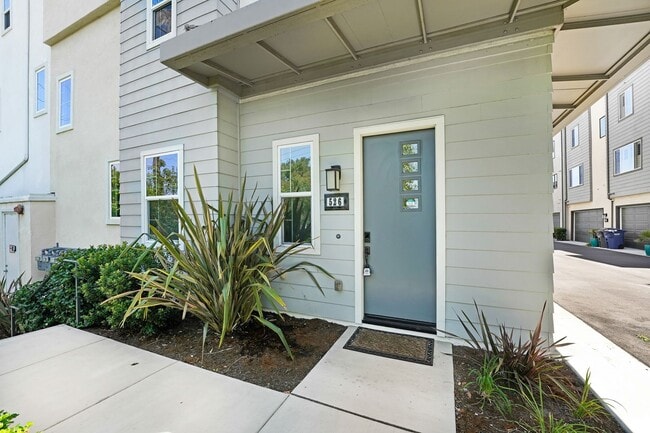 Building Photo - Sophisticated Modern Townhouse in the Hear...