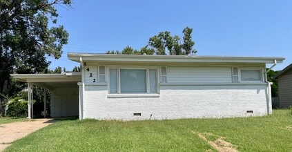 Building Photo - 1422 Cloverdale Dr