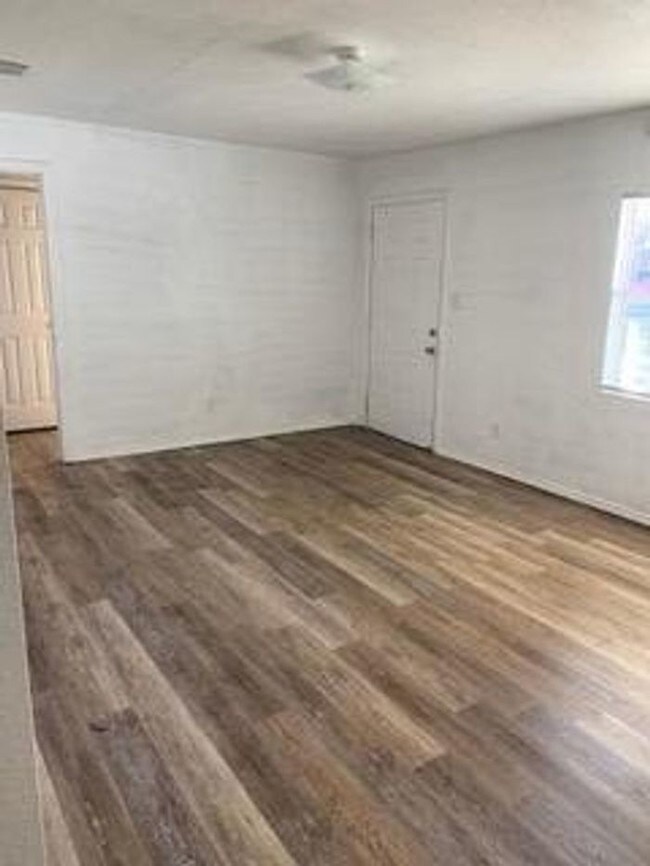 Building Photo - 4 Bedroom Home in East Arlington!