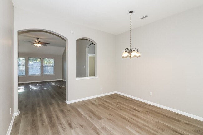 Building Photo - 21807 Cascade Hollow Ln