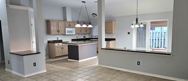 Building Photo - 6701 Riding Wind Dr