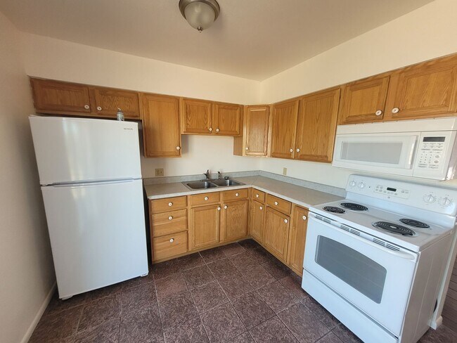 Building Photo - Newly remodeled 3 bedroom, 2 full bath home on large fenced lot.