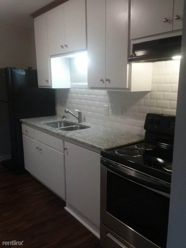 Building Photo - 716 Starling Way
