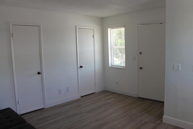 Building Photo - 1021 SE Monterey Road Unit 31