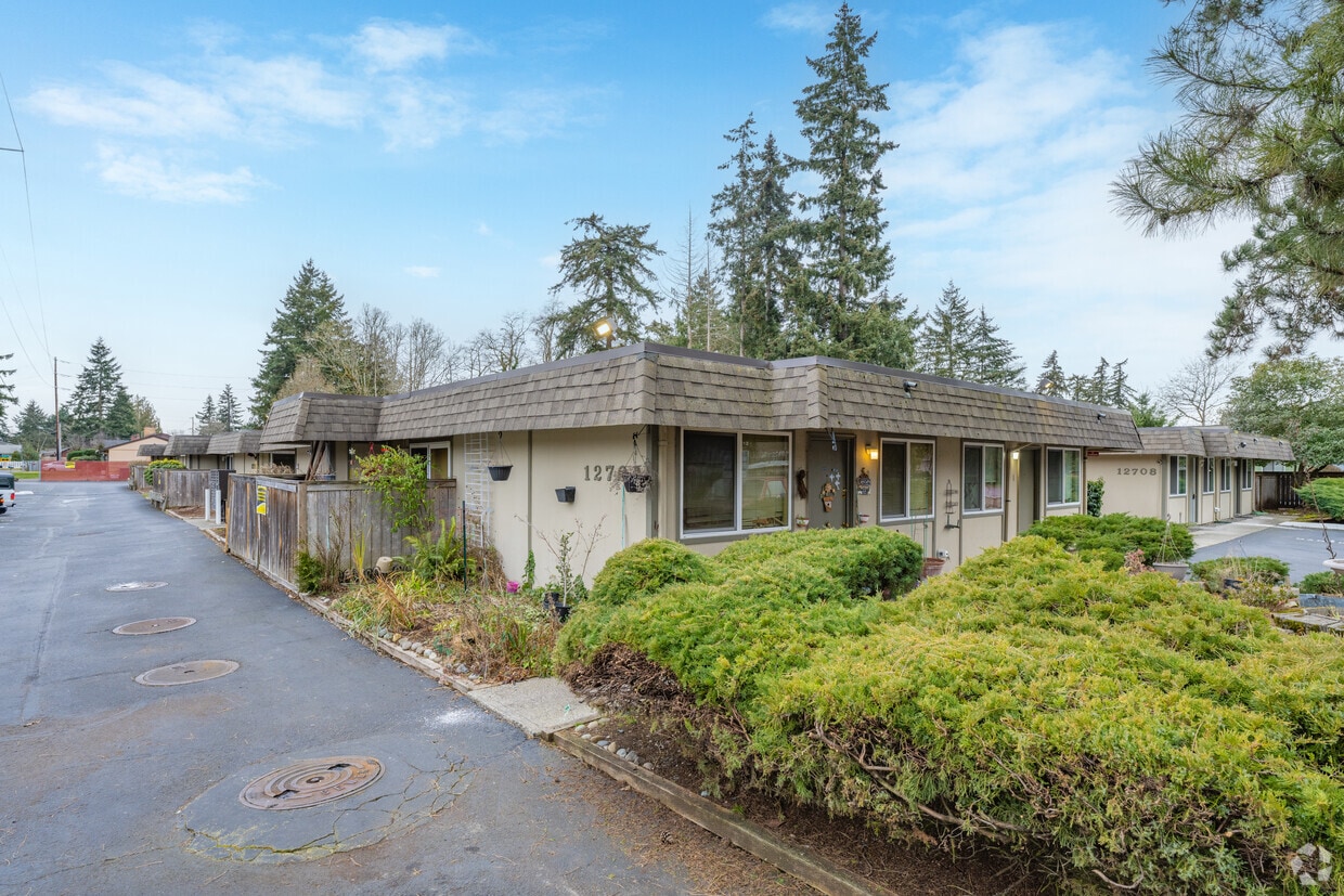 Primary Photo - Woodshire Apartments