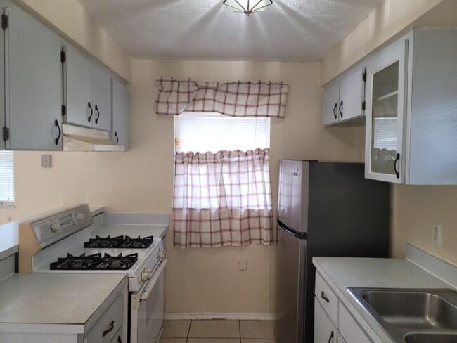 Foto del edificio - 3105 Langston Dr